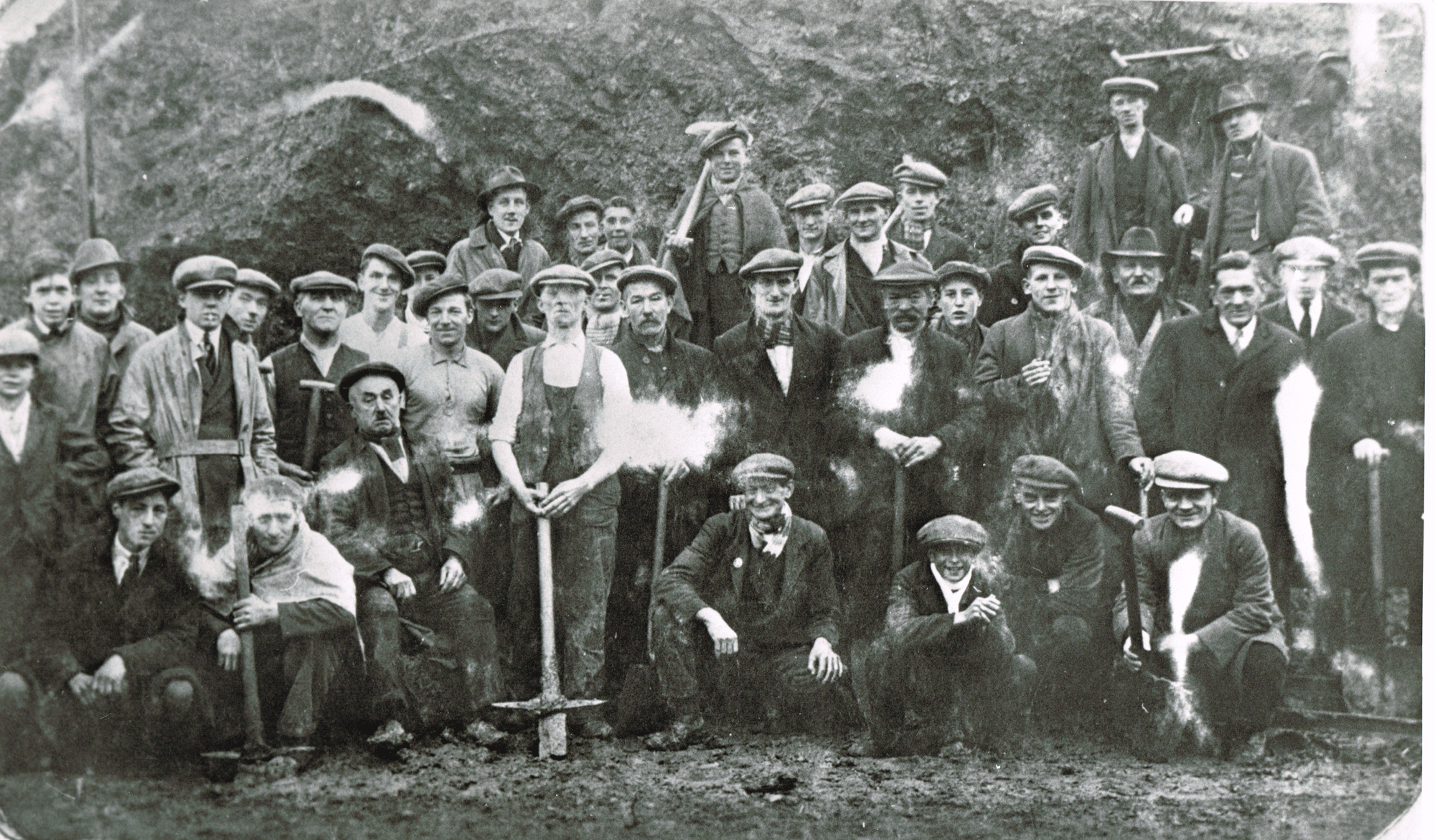 Blue-mound-workers06042018